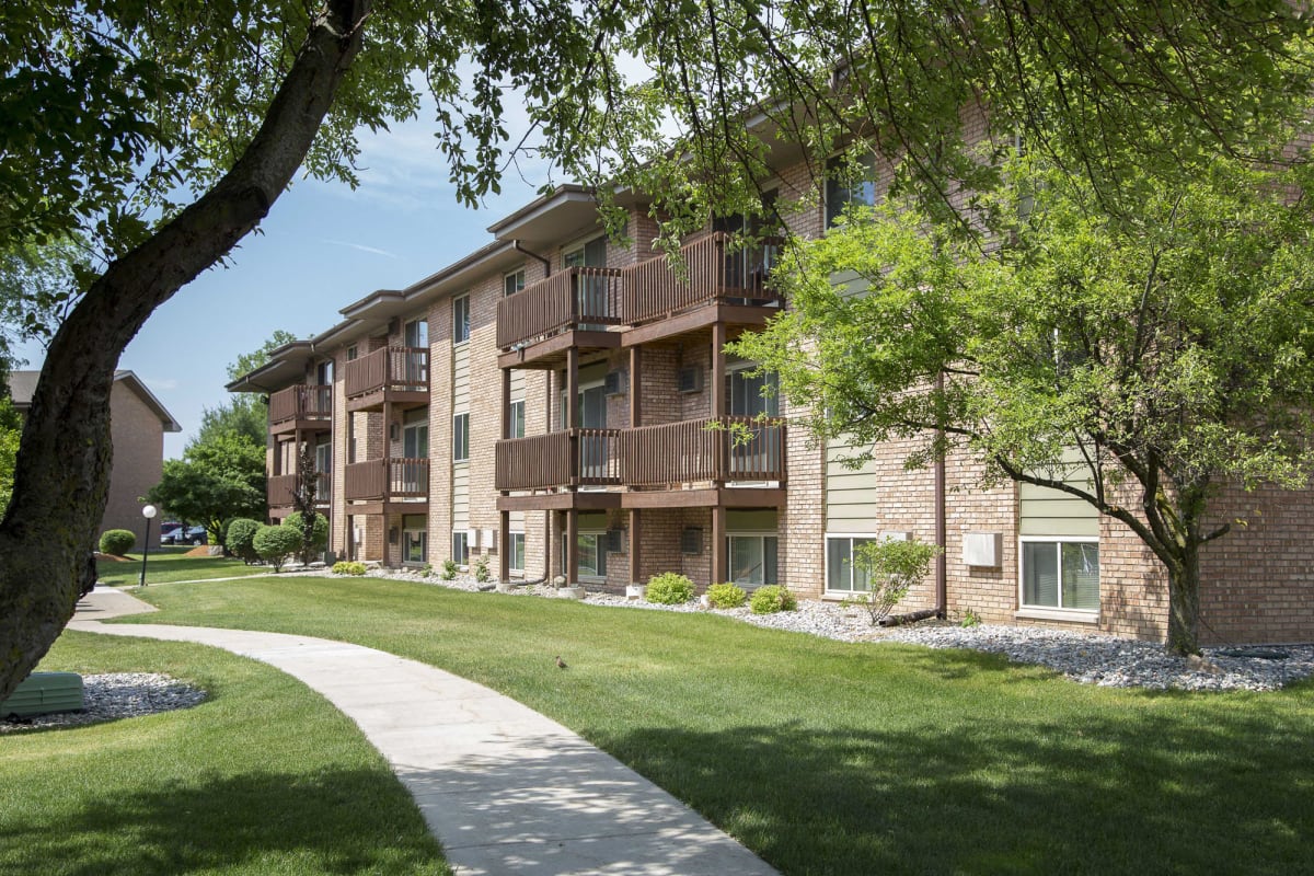 Photos of Berrytree Apartments near Michigan State University East